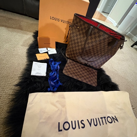 Louis Vuitton Handbags - Louis Vuitton Neverfull MM with wristlet pouch